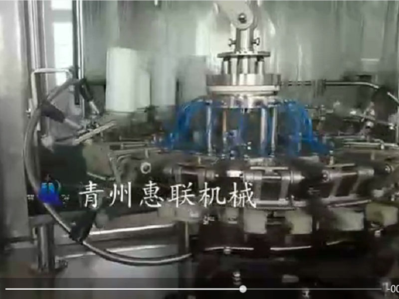 杭州茅臺瓶全自動灌裝生產線試機中